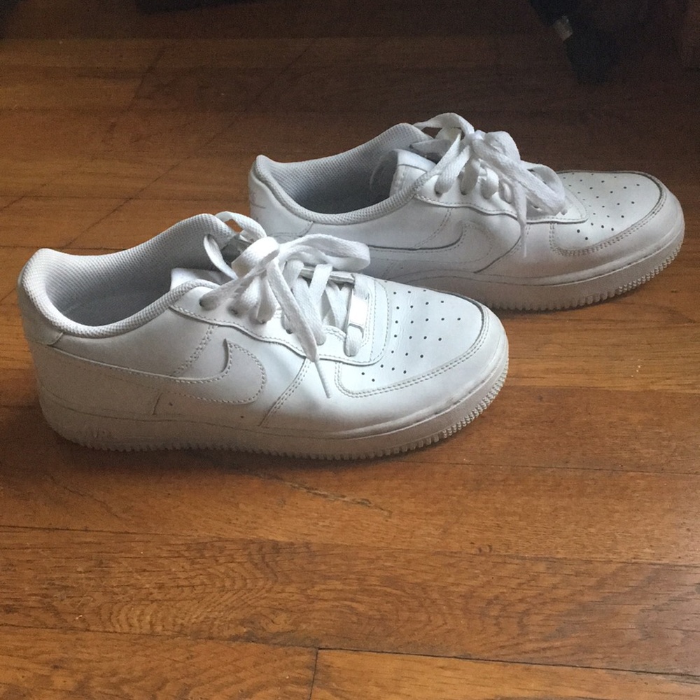 White Nike Air Force 1